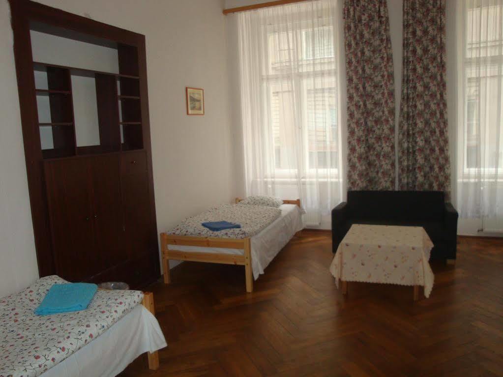 Gallery Hostel Prag Dış mekan fotoğraf